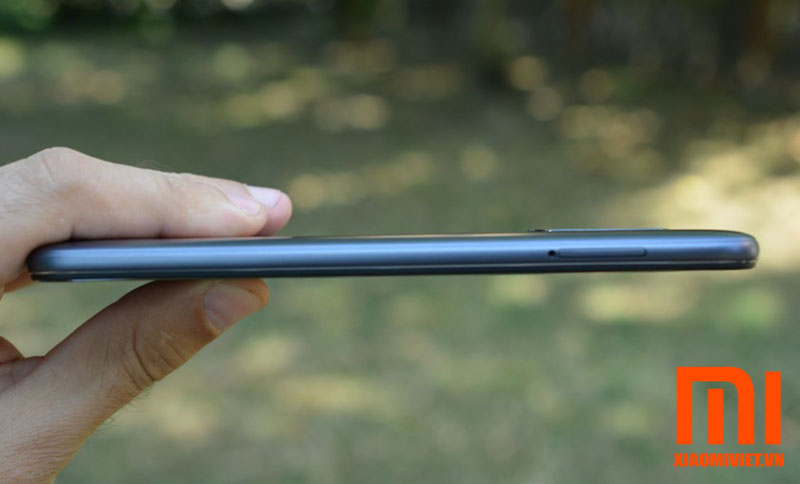 Điện thoại Xiaomi Poco F1