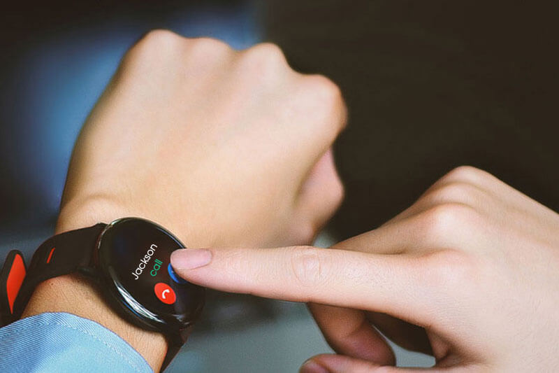 Đồng hồ thông minh AMAZFIT PACE sẽ rung và hiển thị đầy đủ thông tin khi có cuộc gọi hoặc tin nhắn
