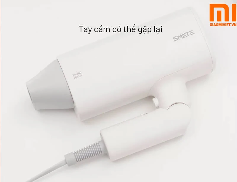 Tay cầm có thể gập lại với thiết kế nhỏ gọn thời trang