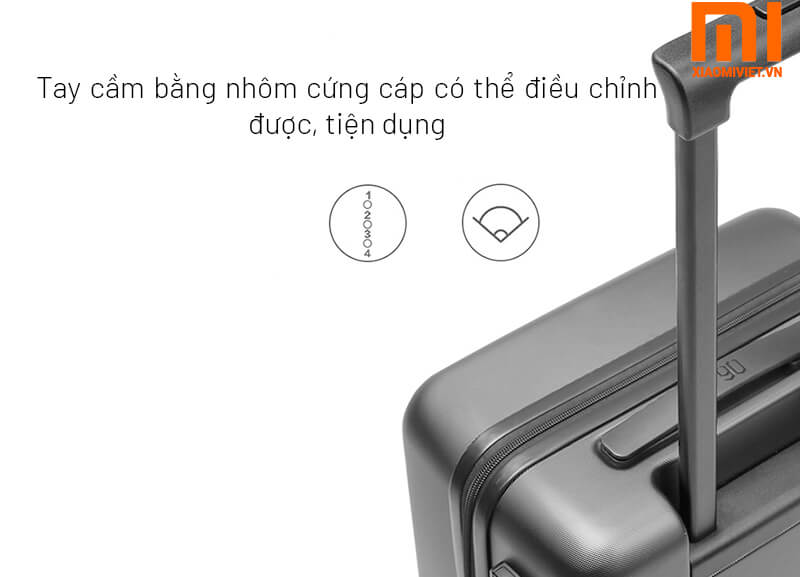 Vali Xiaomi 20-inch Tay cầm bằng nhôm cứng cáp có thể điều chỉnh được, tiện dụng Vali Xiaomi 20 inch có tay cầm có thể thu vào tiện lợi với bốn mức điều chỉnh độ cao, giúp vali thuận tiện cho mọi người ở mọi kích cỡ. Khung tay cầm được làm bằng nhôm anot dày, có màu đen với ánh kim loại đặc trưng, tăng khả năng chống mài mòn và chống phai màu. Các thành dày của ống khung đảm bảo độ khít của chúng với nhau, do đó làm giảm phản ứng dữ dội, kéo dài tuổi thọ của cơ cấu trượt.