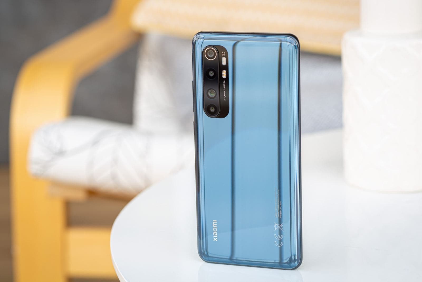 Các cạnh của điện thoại Xiaomi Mi Note 10 Lite được vác cong 3D