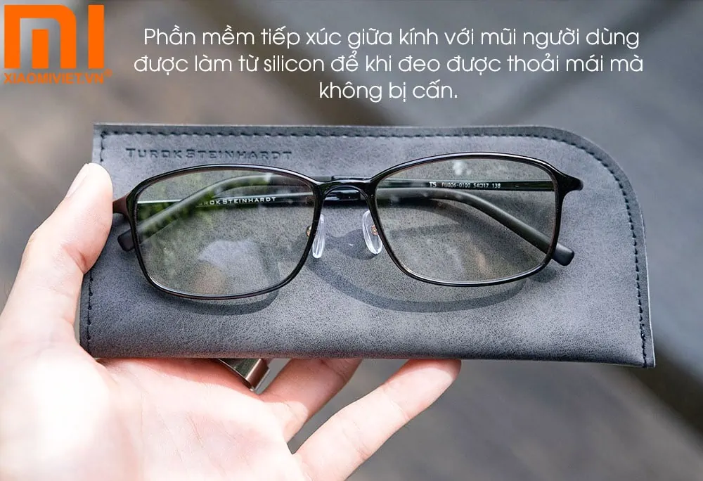 Phần mềm tiếp xúc giữa kính với mũi được làm từ silicon