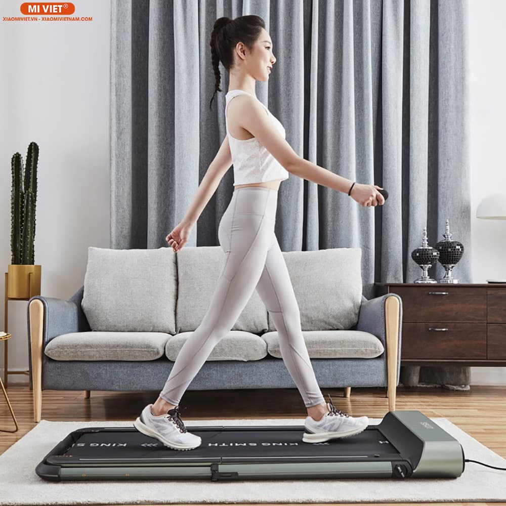 Luyện tập trên máy chạy bộ thông minh Xiaomi KingSmith R1S