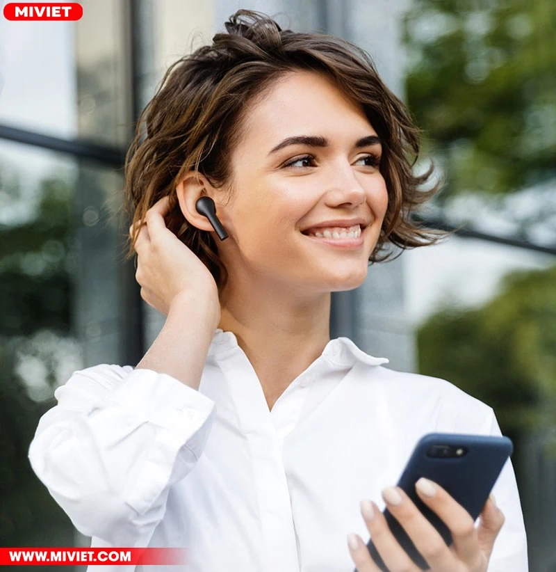 Kiểu dáng vát nghiêng phù hợp với thân tai người dùng