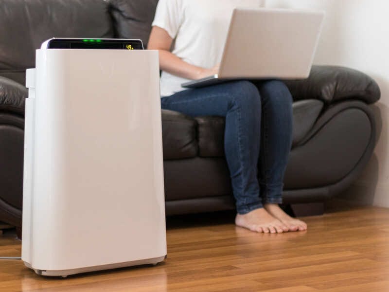 Nên mua máy lọc không khí hút ẩm hay tạo ẩm?