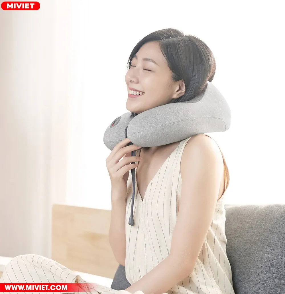 Thiết có dây rút ôm sát, bao gọn lấy phần cổ