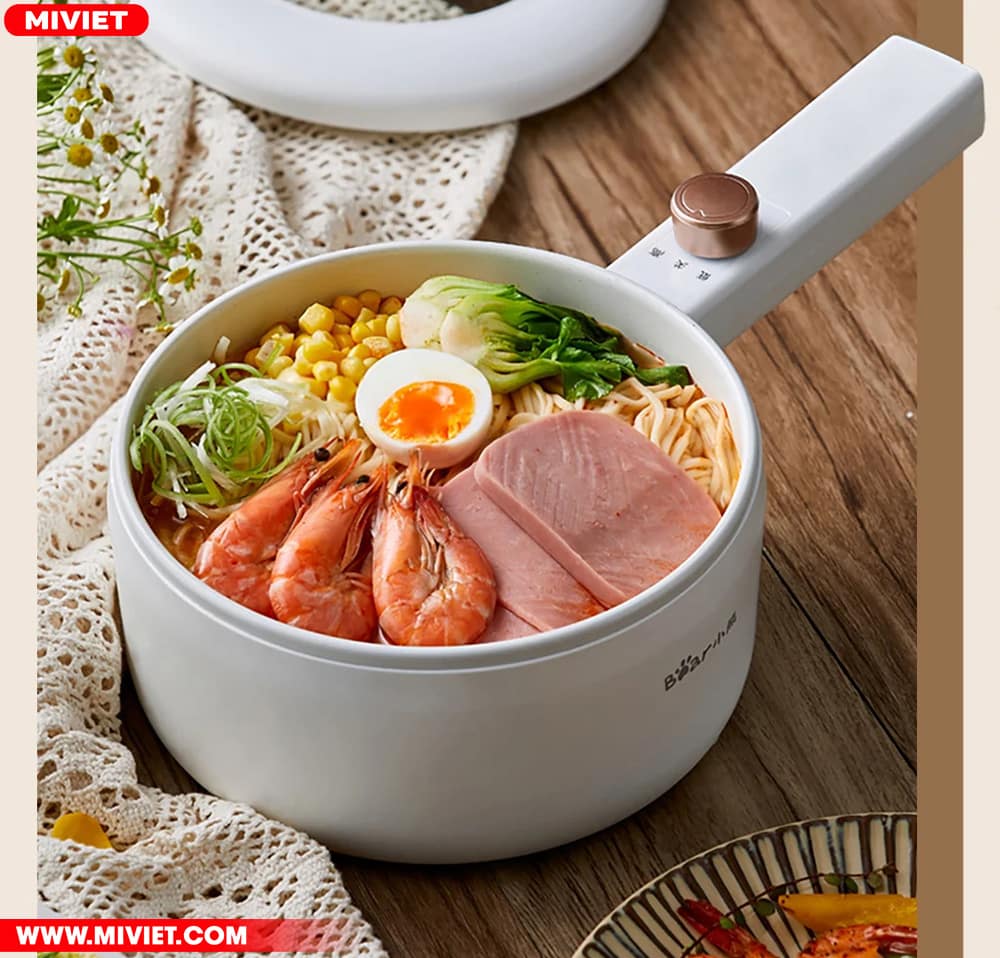 Tận hưởng các món ăn thơm ngon cùng các thành viên trong gia đình